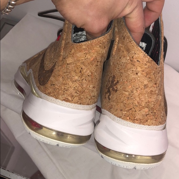 Lebron James Nike Cork sneaker like new - Picture 2 of 8